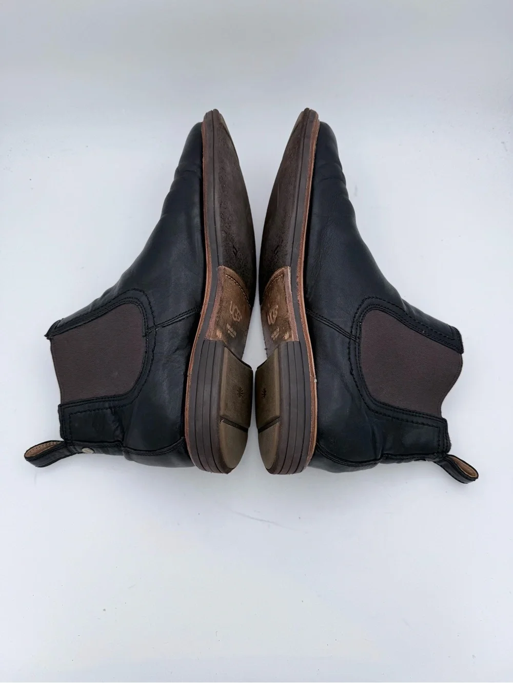 UGG - Men’s Biltmore Chelsea boots black leather slip on ankle boots size 10.5